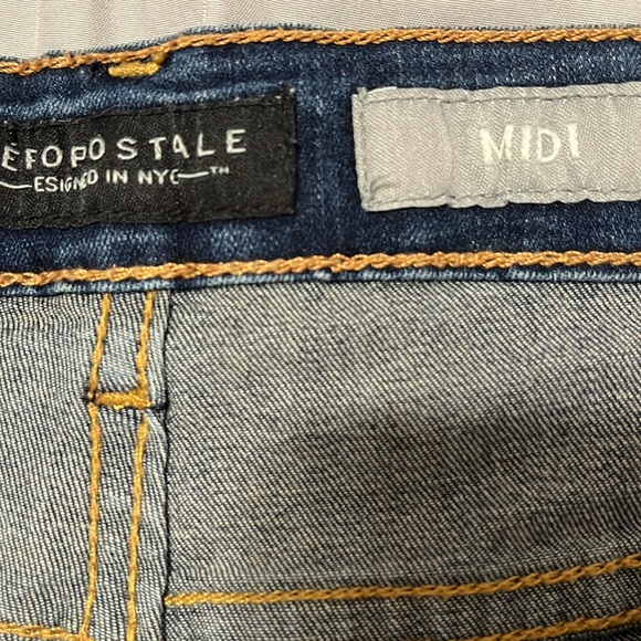 Near new denim shorts - Picture 4 of 5